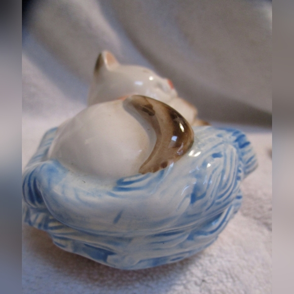 Vintage Cat Kitten Sleeping in Basket - Picture 3 of 5